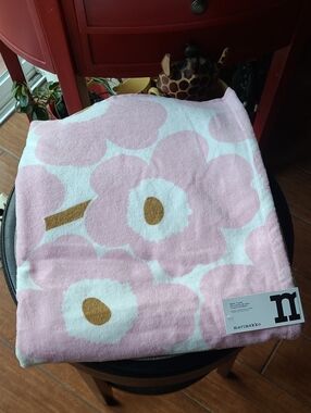 Marimekko Unikko Poppy Bath Towel